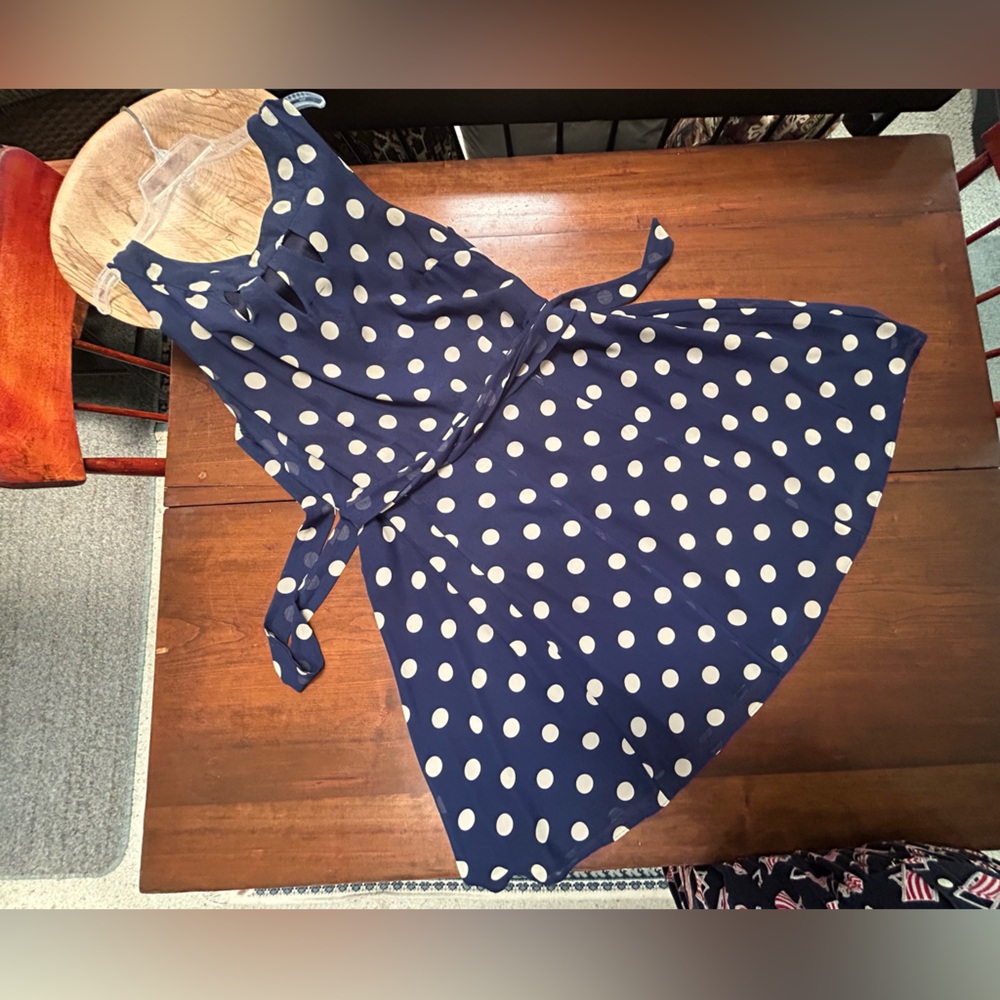 I Le New York Navy/Beige PolkaDot Sleeveless Dress-16W. Neckline cutouts. Belted - Picture 3 of 6